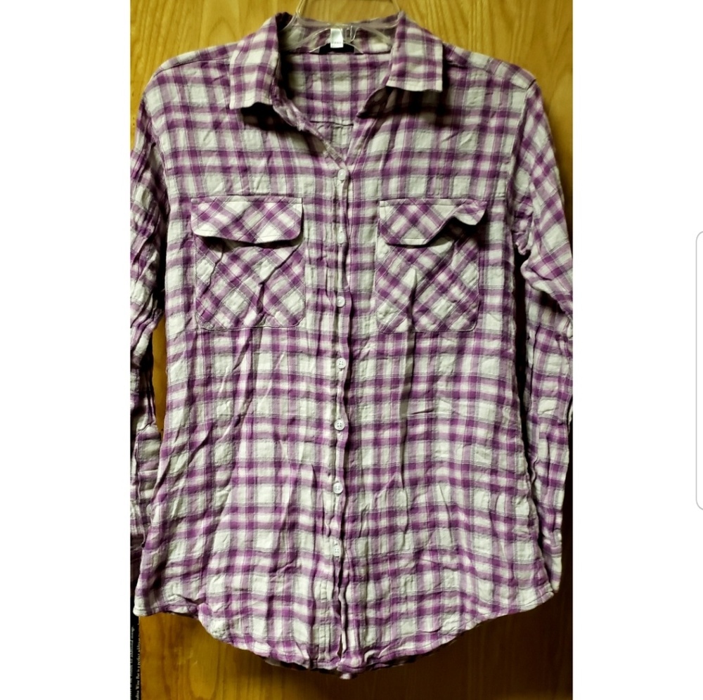 Long sleeve button down plaid shirt